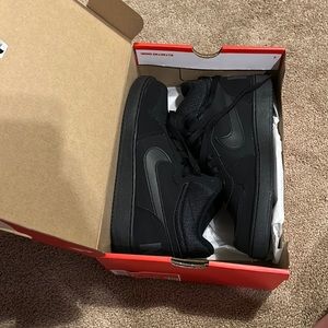 Hightop Nike Sneakers (7Y, 8.5W)